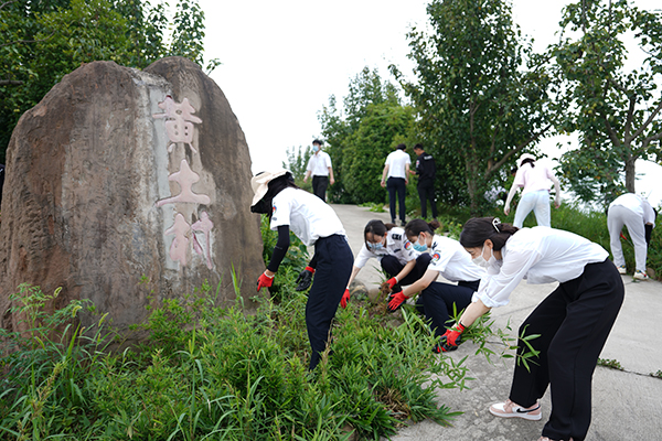 “助力鄉(xiāng)村振興，踐行艱苦奮斗” 將新員工黨性教育活動(dòng)搬到對(duì)口幫扶村2.jpg